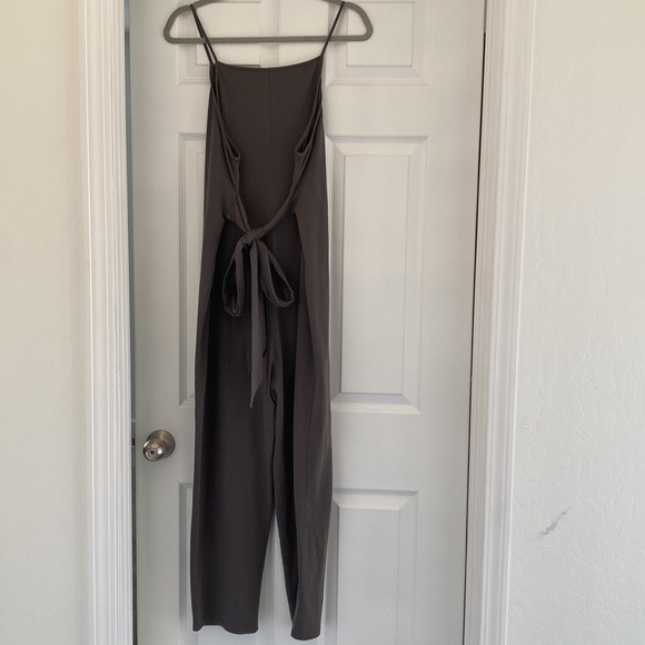 Halter Zara jumpsuit - Picture 2 of 5